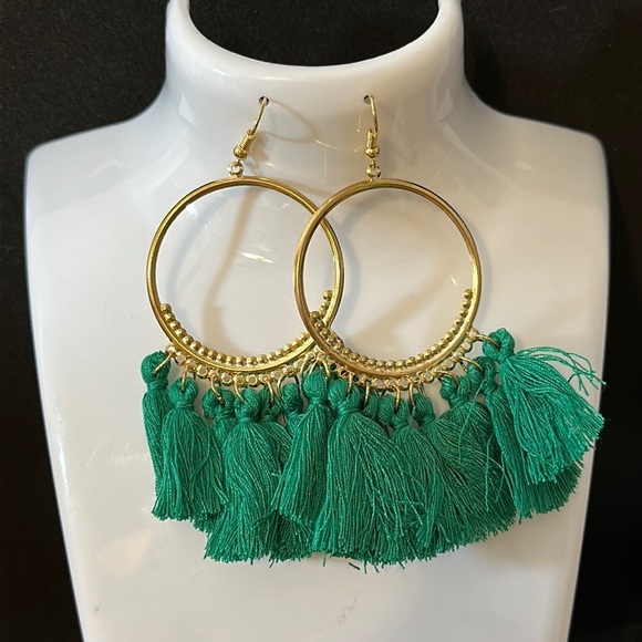 5/$20 round green‎ fringe drop earrings - Picture 1 of 1